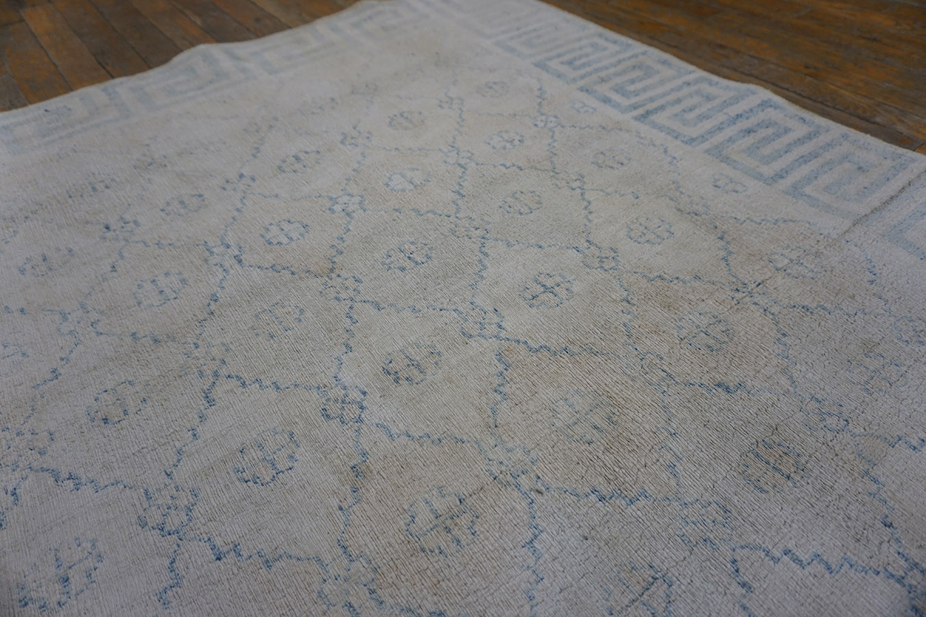 Agra Rug, 4' x 6'6" 3 Agra Rug, 4' x 6'6"