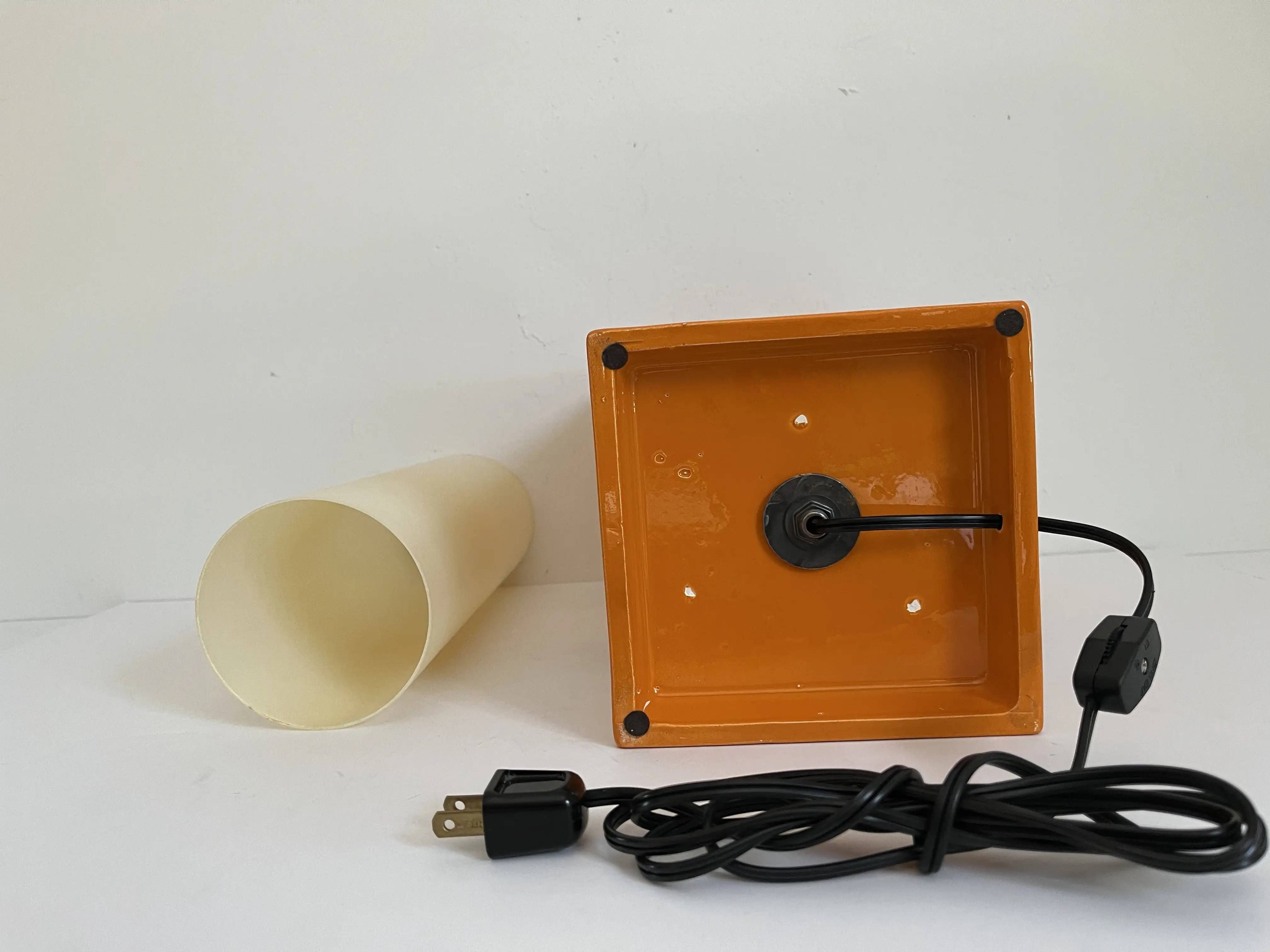 Midcentury Geometric Accent Lamp 10 Midcentury Geometric Accent Lamp