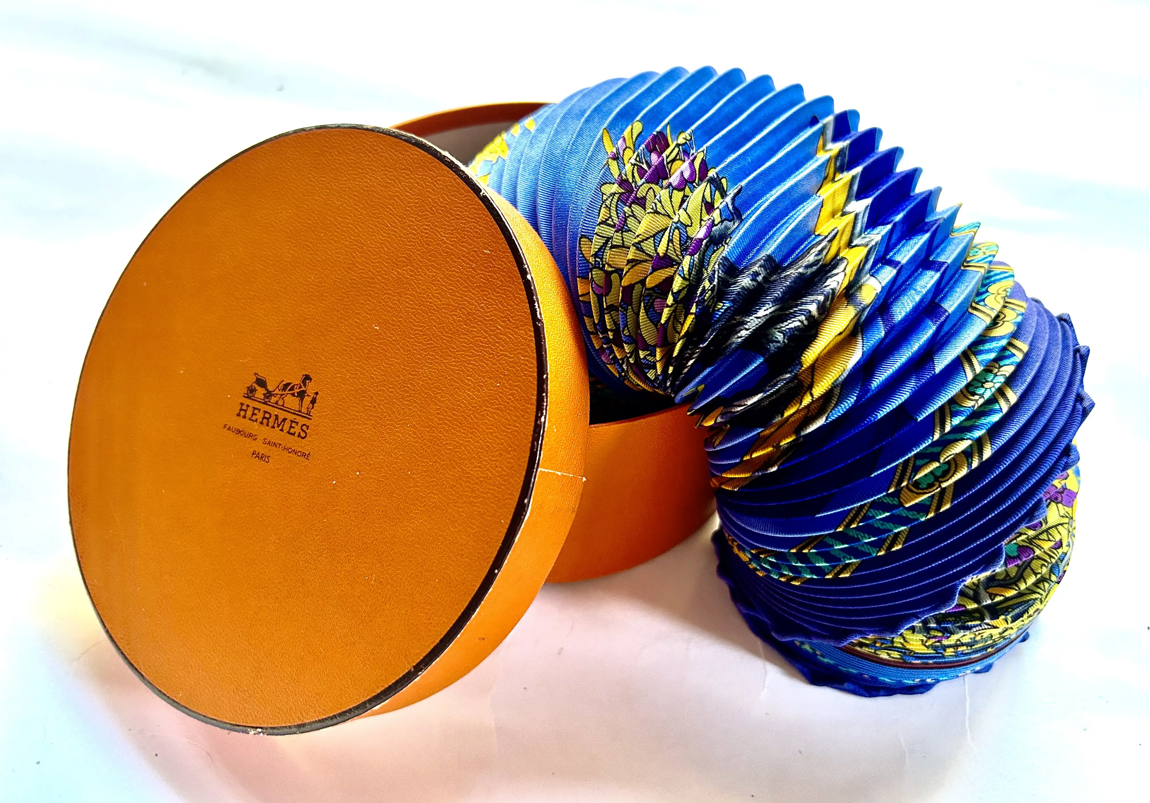 Herm¨¨s Bonsai Pleated Plisse Scarf + Box 3 Herm¨¨s Bonsai Pleated Plisse Scarf + Box