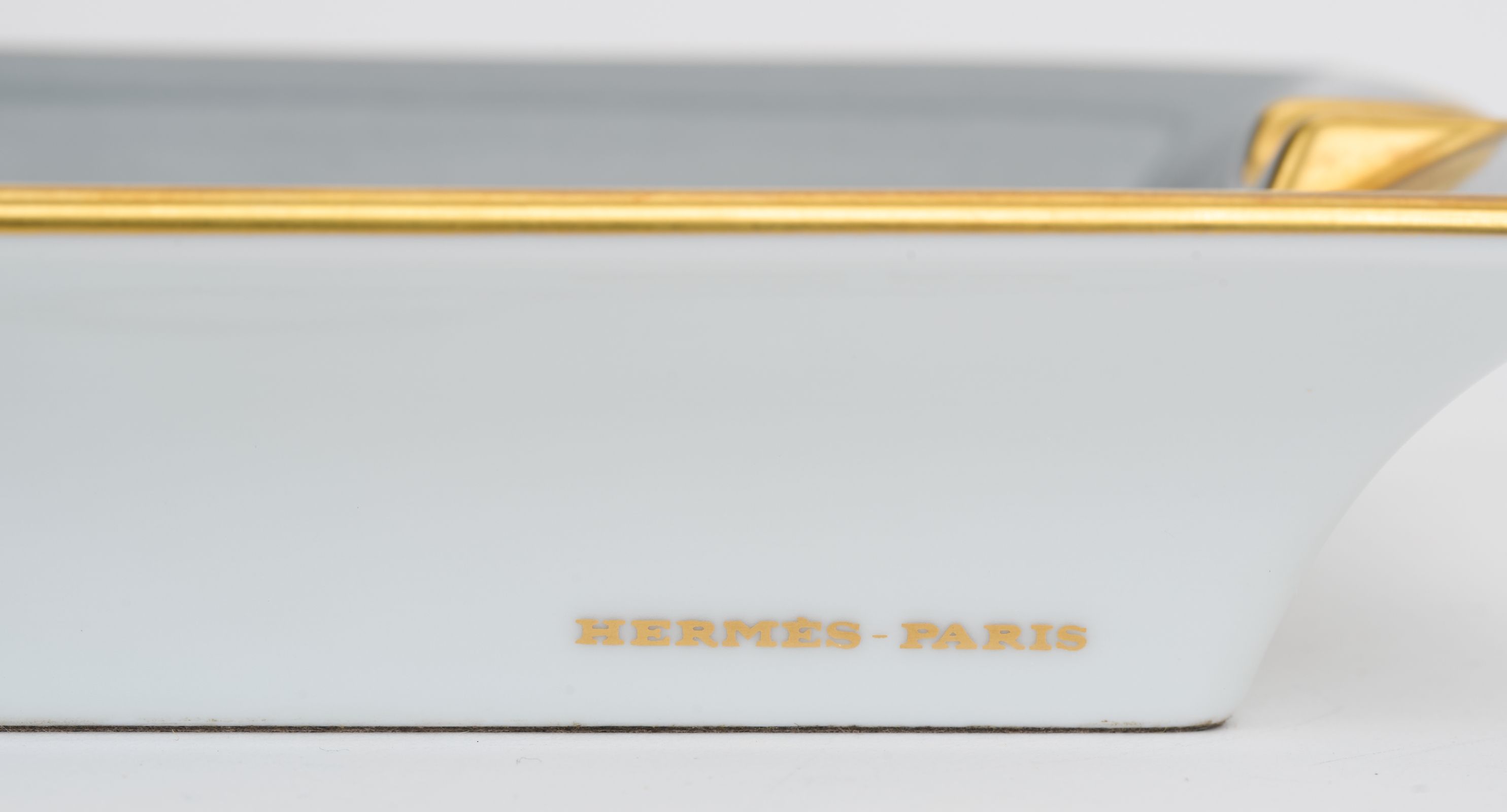 Herm¨¨s Grey Gold Dog Porcelain Ashtray 3 Herm¨¨s Grey Gold Dog Porcelain Ashtray