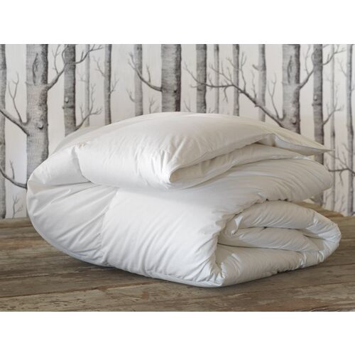 Loure Light-Weight Comforter, White 2 Loure Light-Weight Comforter, White